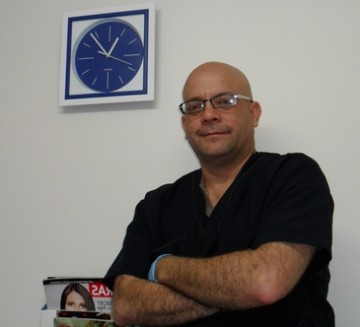 profesionales en el consultorio medico podologico Dr. Angee en podologo bogota